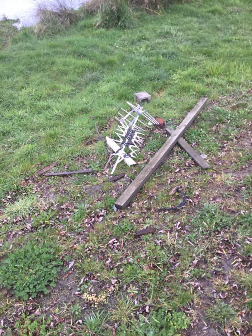 The photograph attached to this rubbish/recycling report