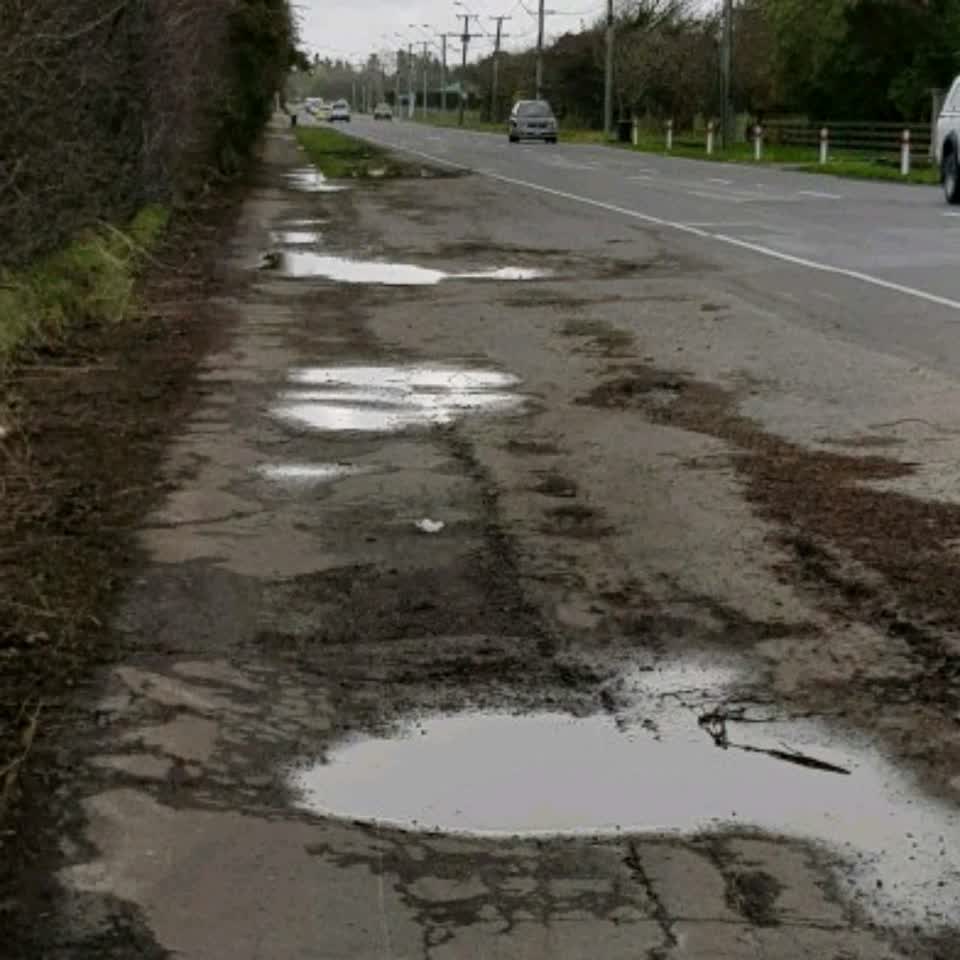 The photograph attached to this roading/streets report