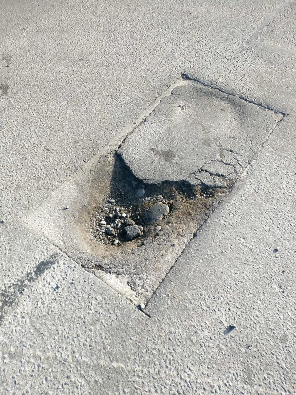The photograph attached to this roading/streets report