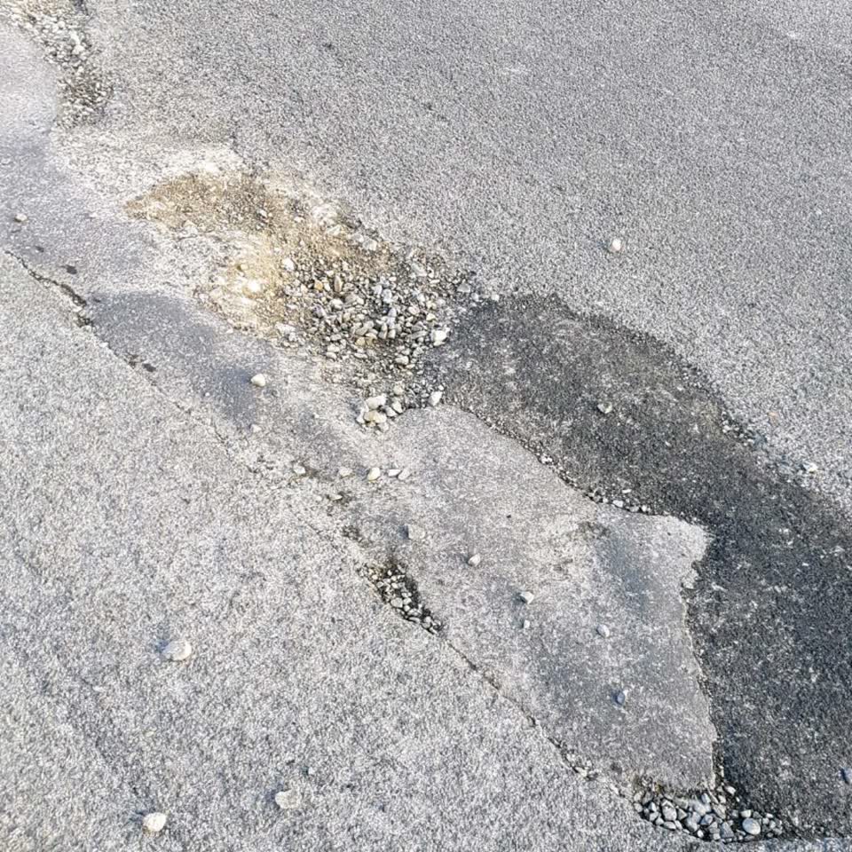 The photograph attached to this roading/streets report