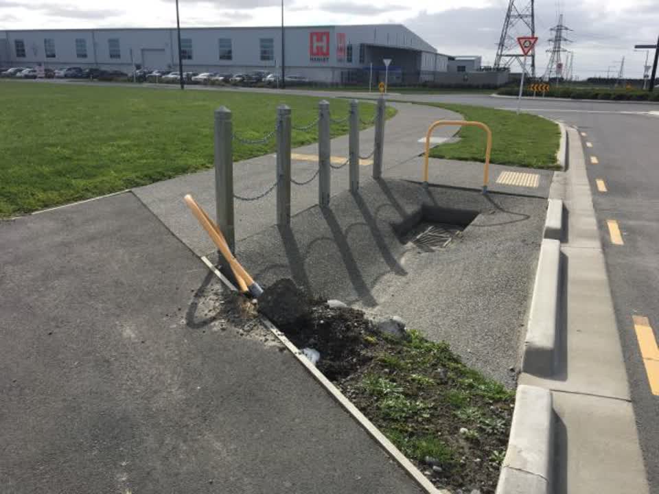 The photograph attached to this roading/streets report