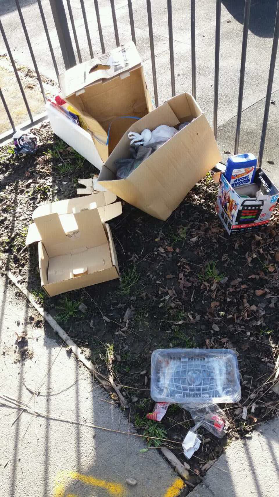The photograph attached to this rubbish/recycling report