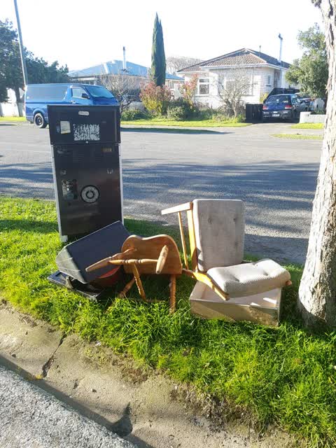 Rubbish/Recycling, a report photo