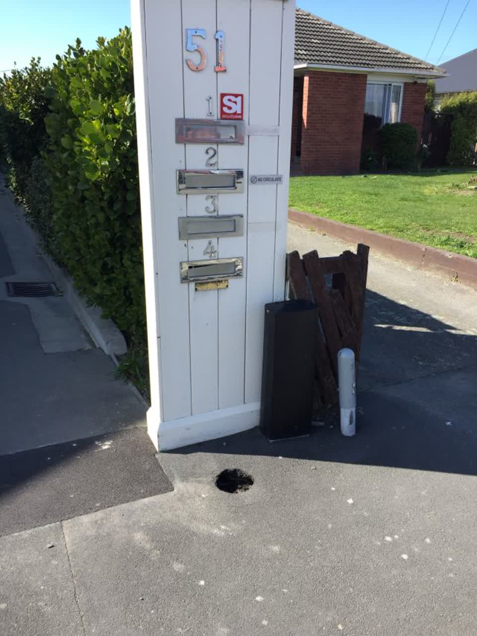The photograph attached to this roading/streets report