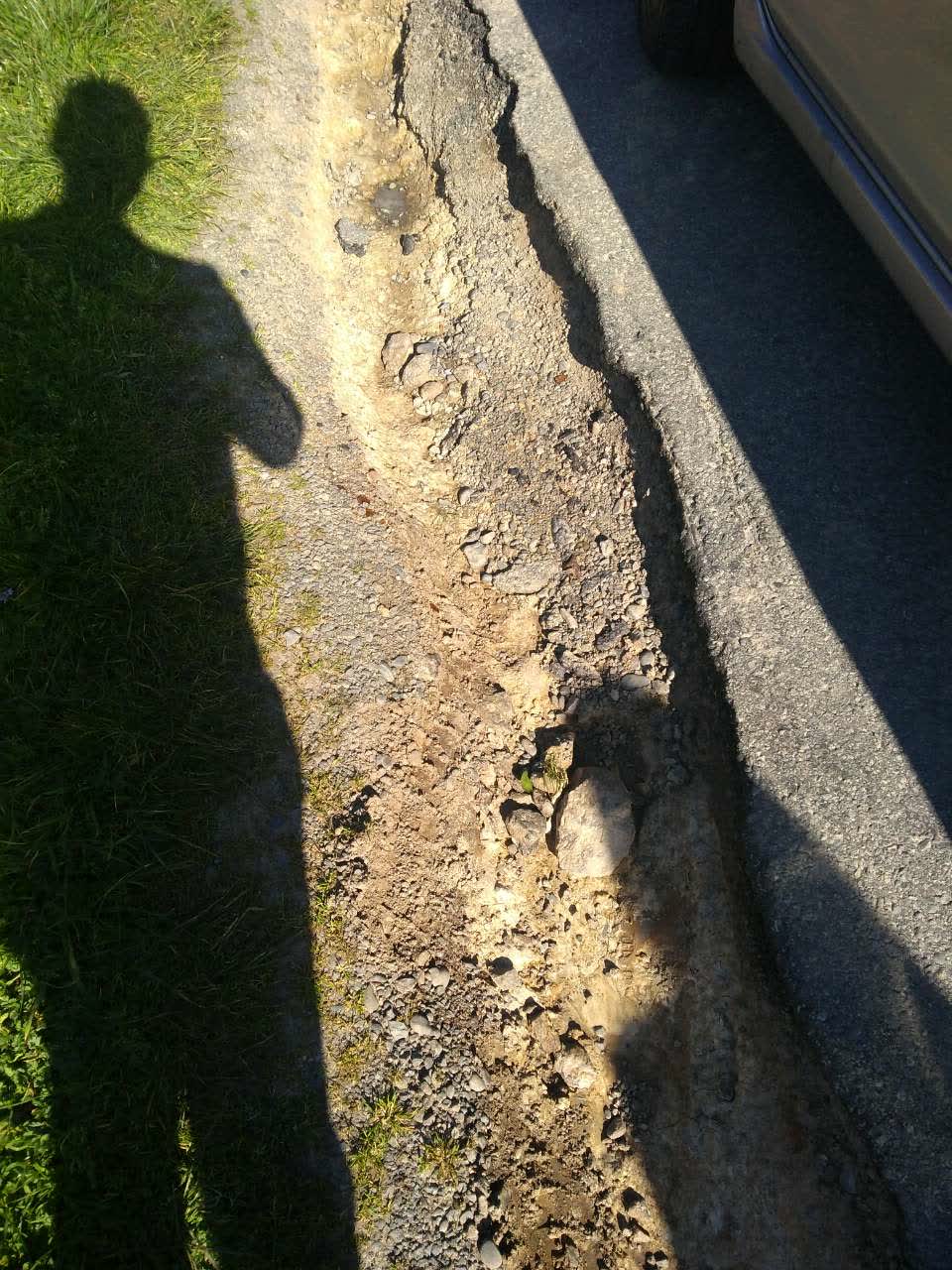 The photograph attached to this roading/streets report