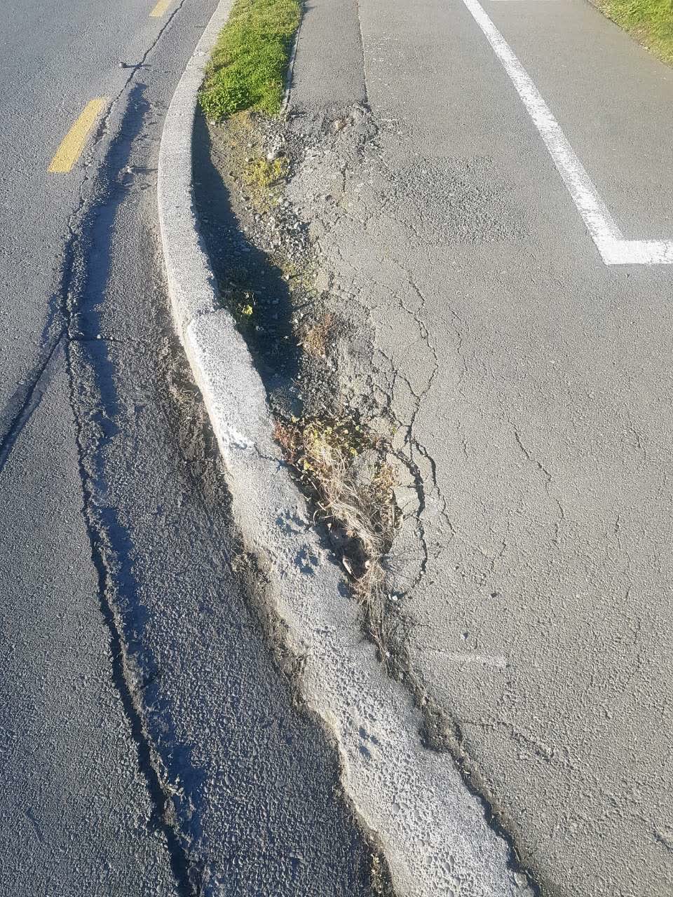 The photograph attached to this roading/streets report
