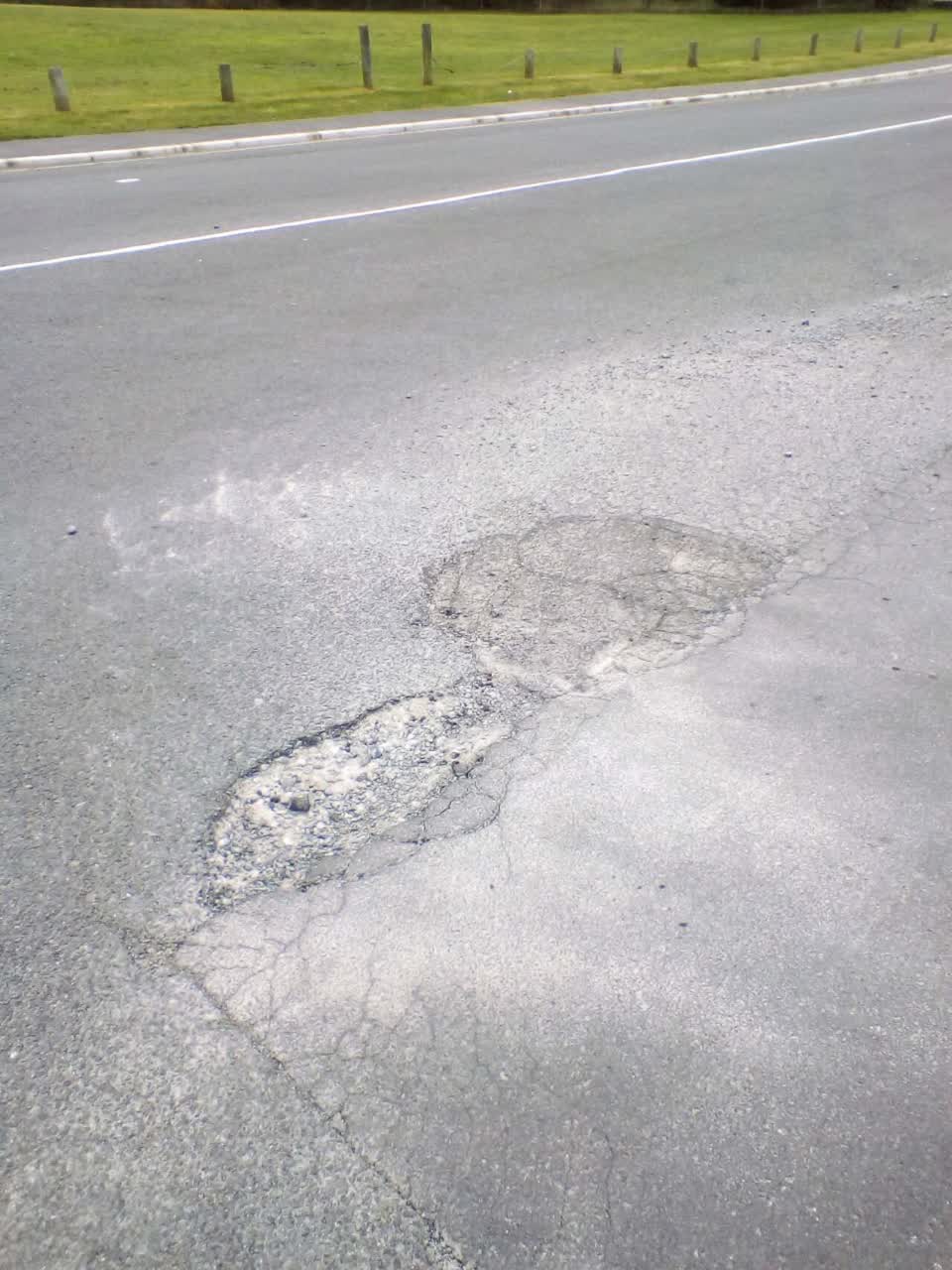 The photograph attached to this roading/streets report