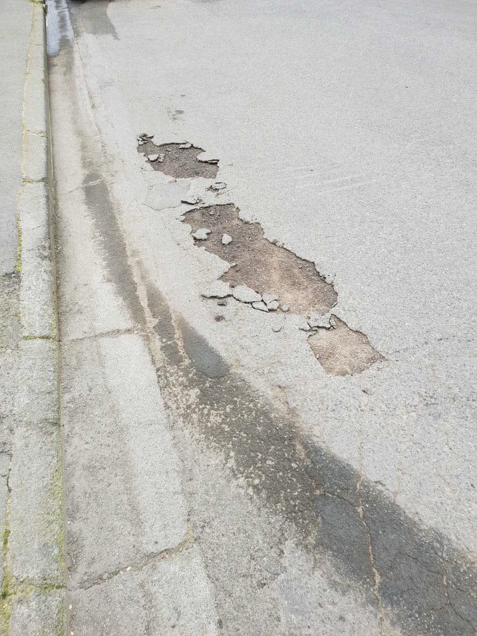 The photograph attached to this roading/streets report
