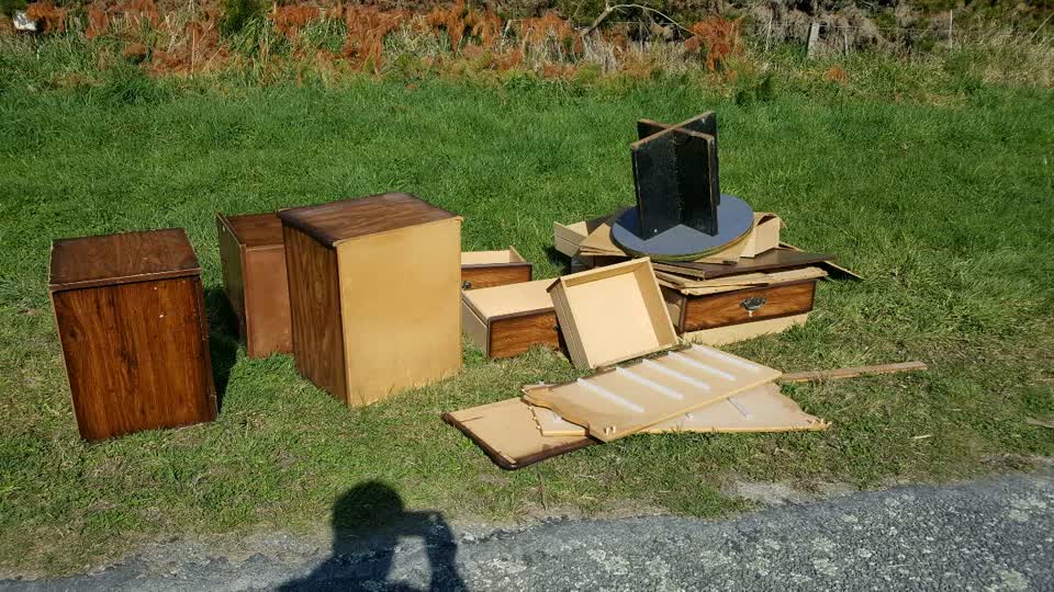 The photograph attached to this rubbish/recycling report