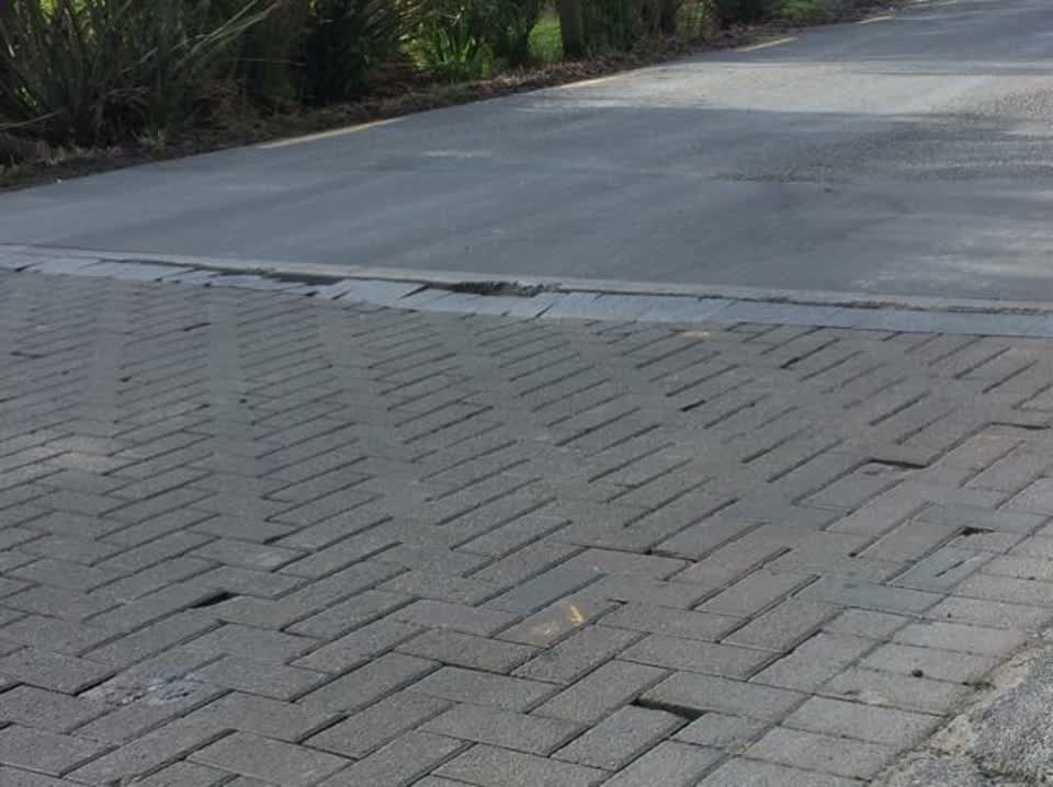 The photograph attached to this roading/streets report