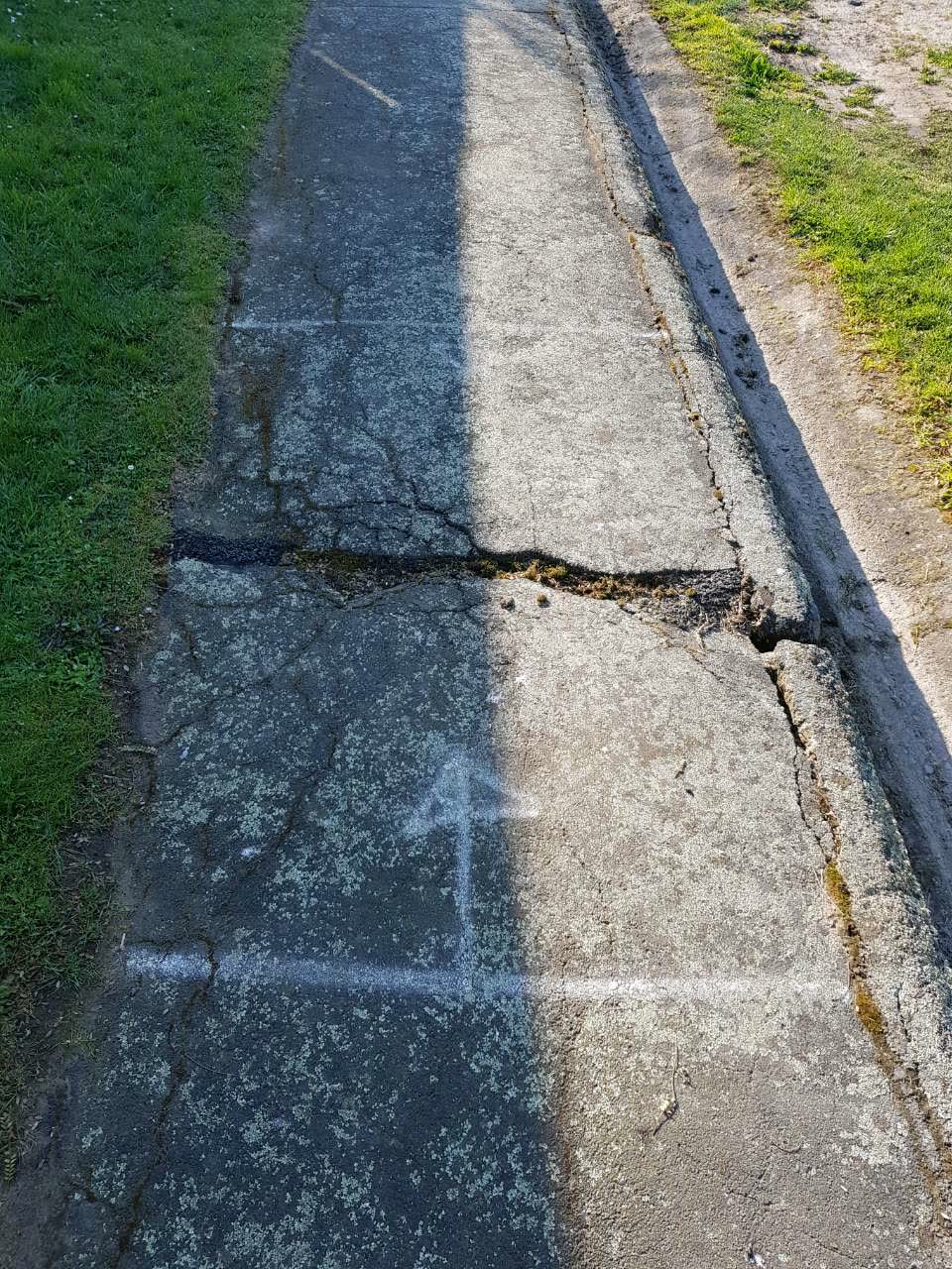 The photograph attached to this roading/streets report