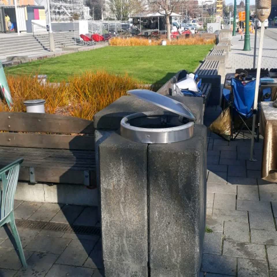 The photograph attached to this rubbish/recycling report