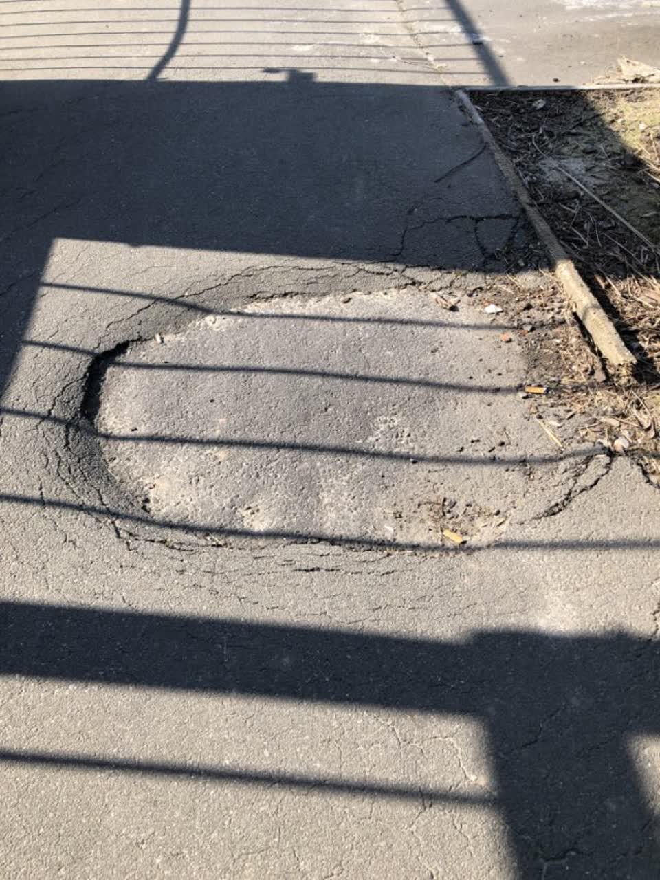 The photograph attached to this roading/streets report