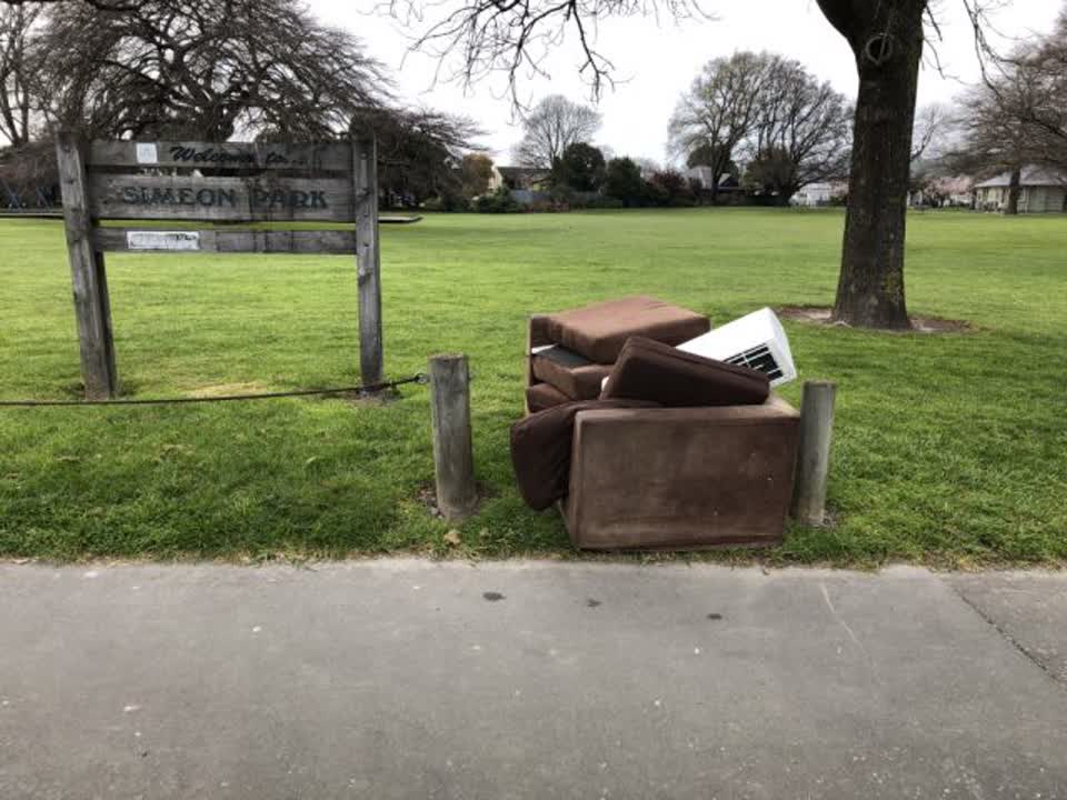 The photograph attached to this rubbish/recycling report