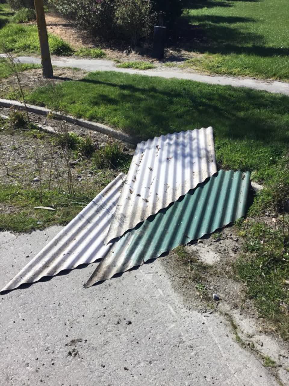 The photograph attached to this rubbish/recycling report