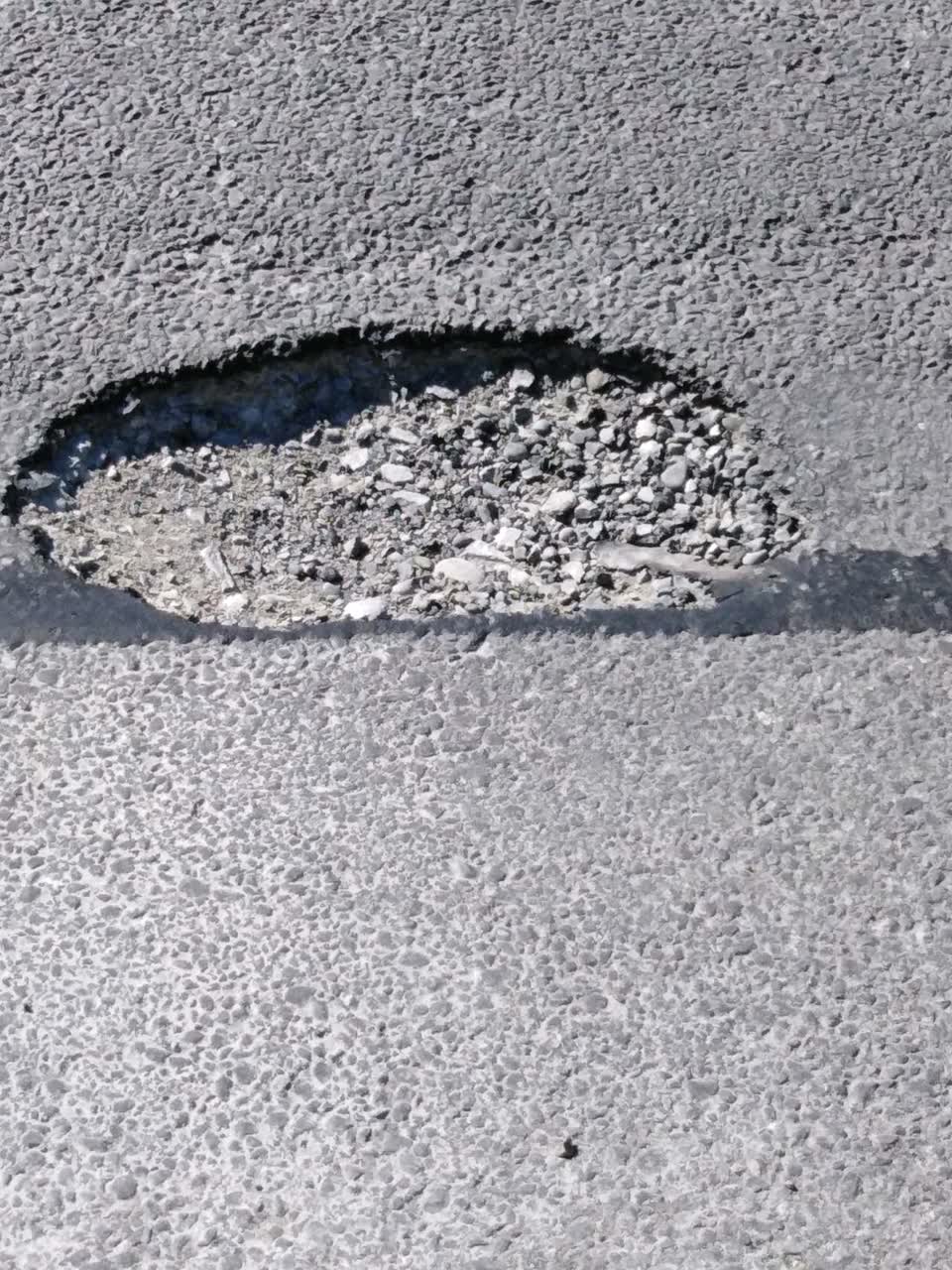 The photograph attached to this roading/streets report