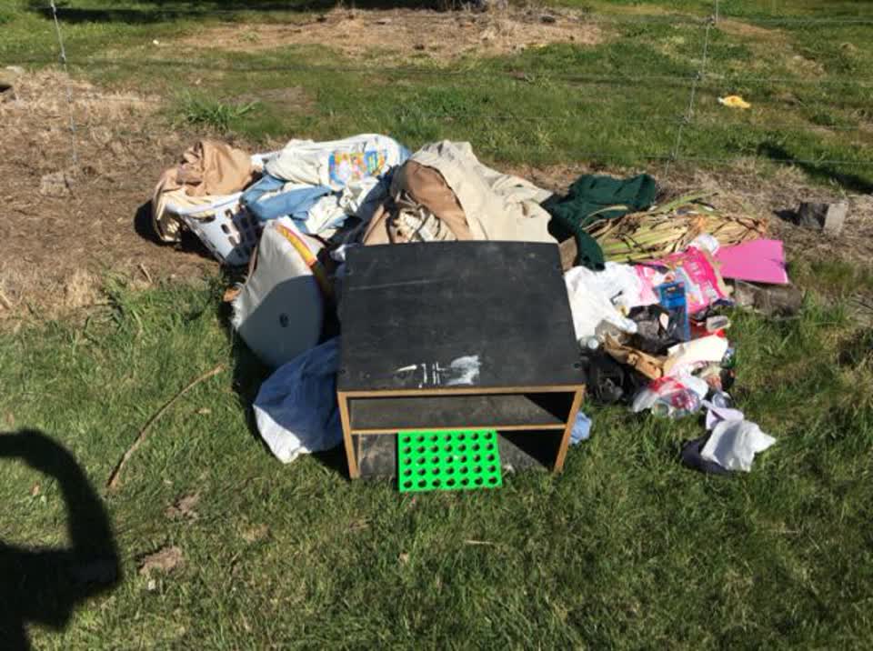 The photograph attached to this rubbish/recycling report