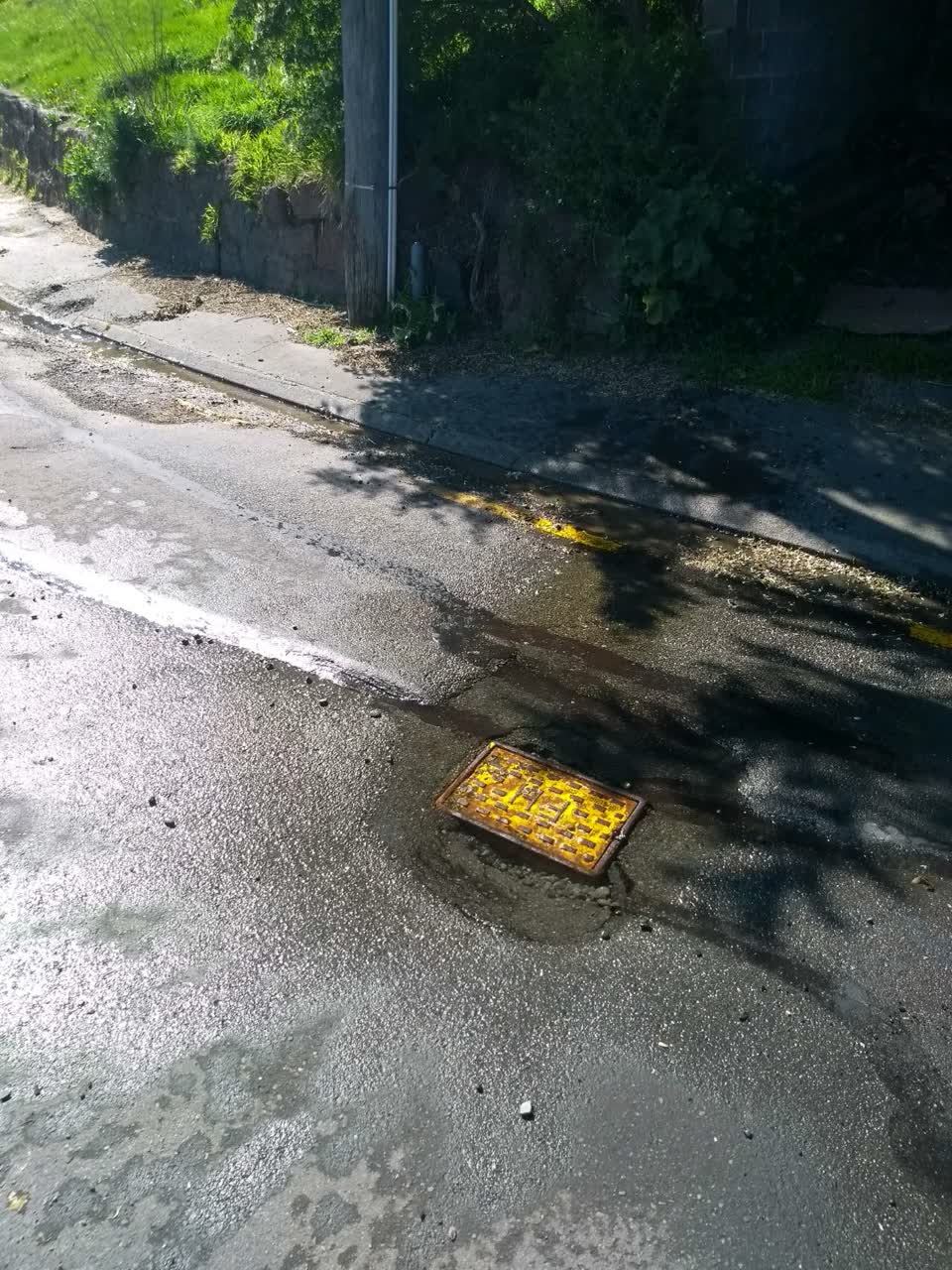 The photograph attached to this roading/streets report