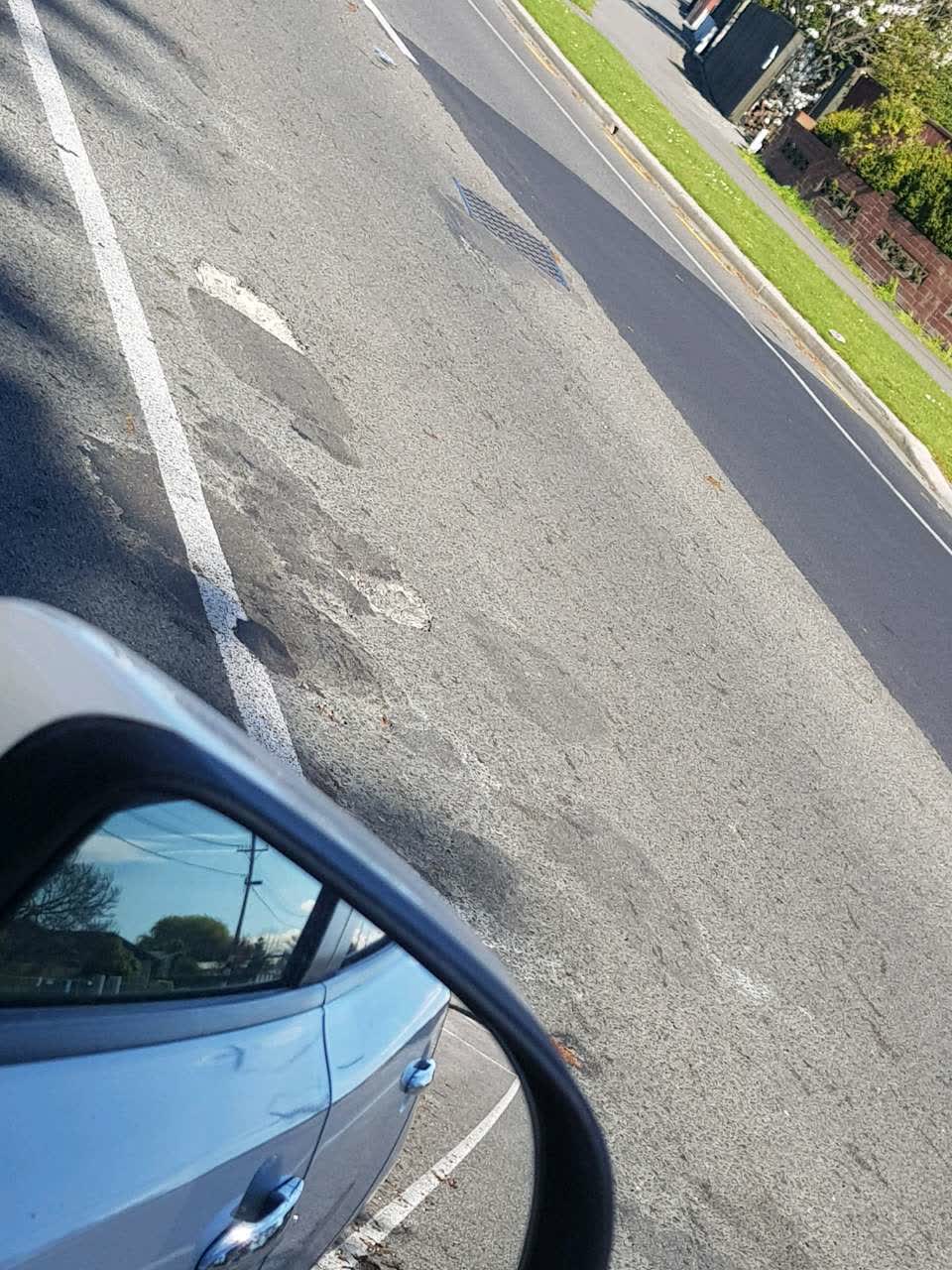 The photograph attached to this roading/streets report