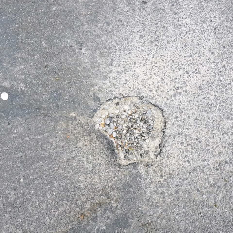 The photograph attached to this roading/streets report