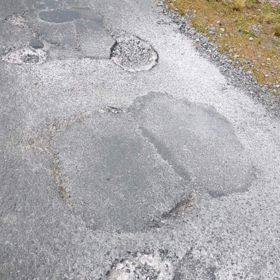 The photograph attached to this roading/streets report