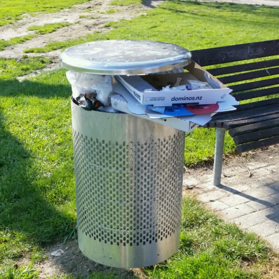 The photograph attached to this rubbish/recycling report