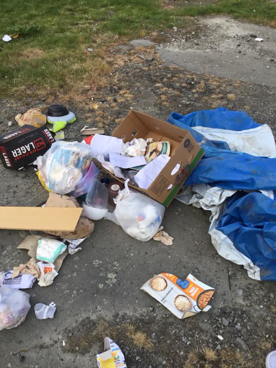 The photograph attached to this rubbish/recycling report