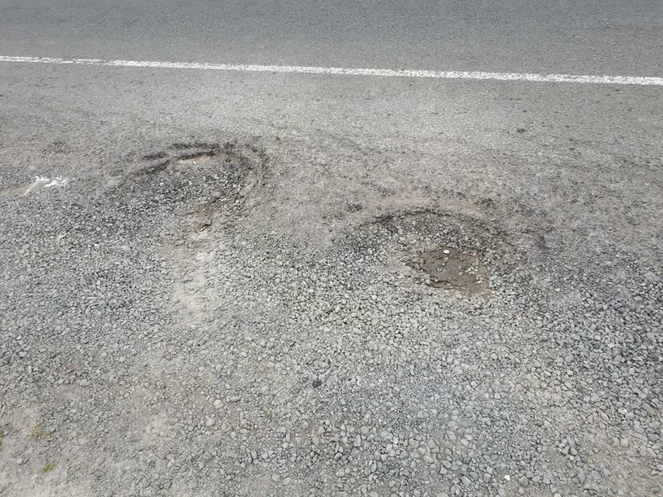 The photograph attached to this roading/streets report