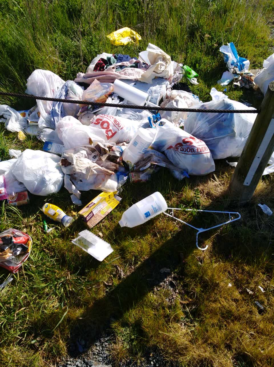 The photograph attached to this rubbish/recycling report