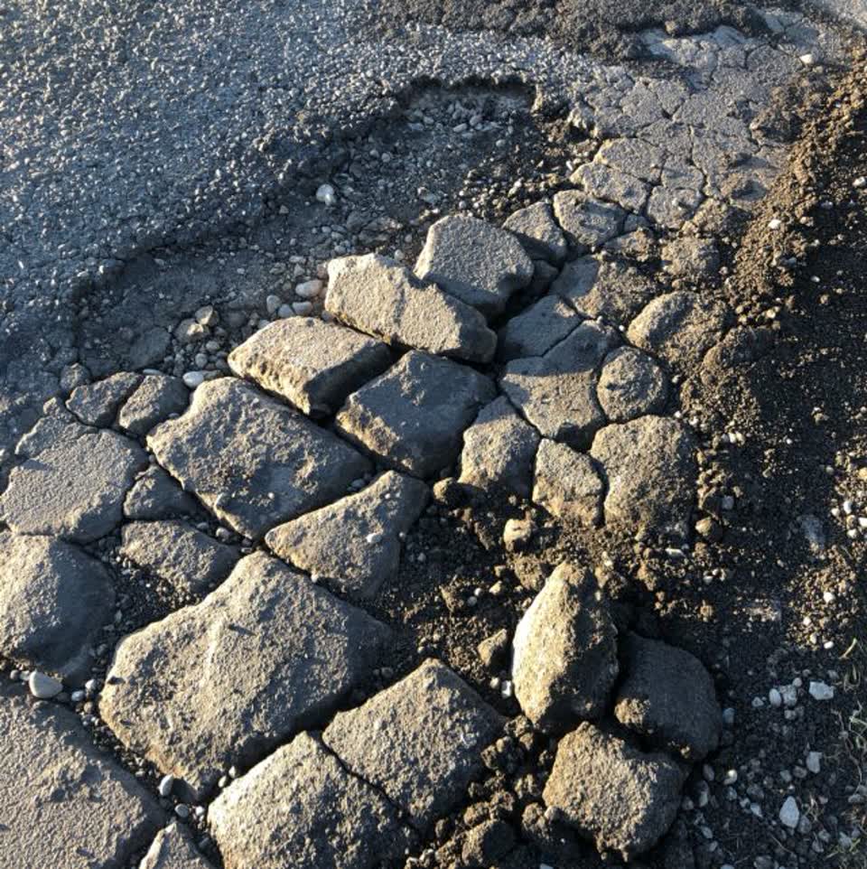 The photograph attached to this roading/streets report