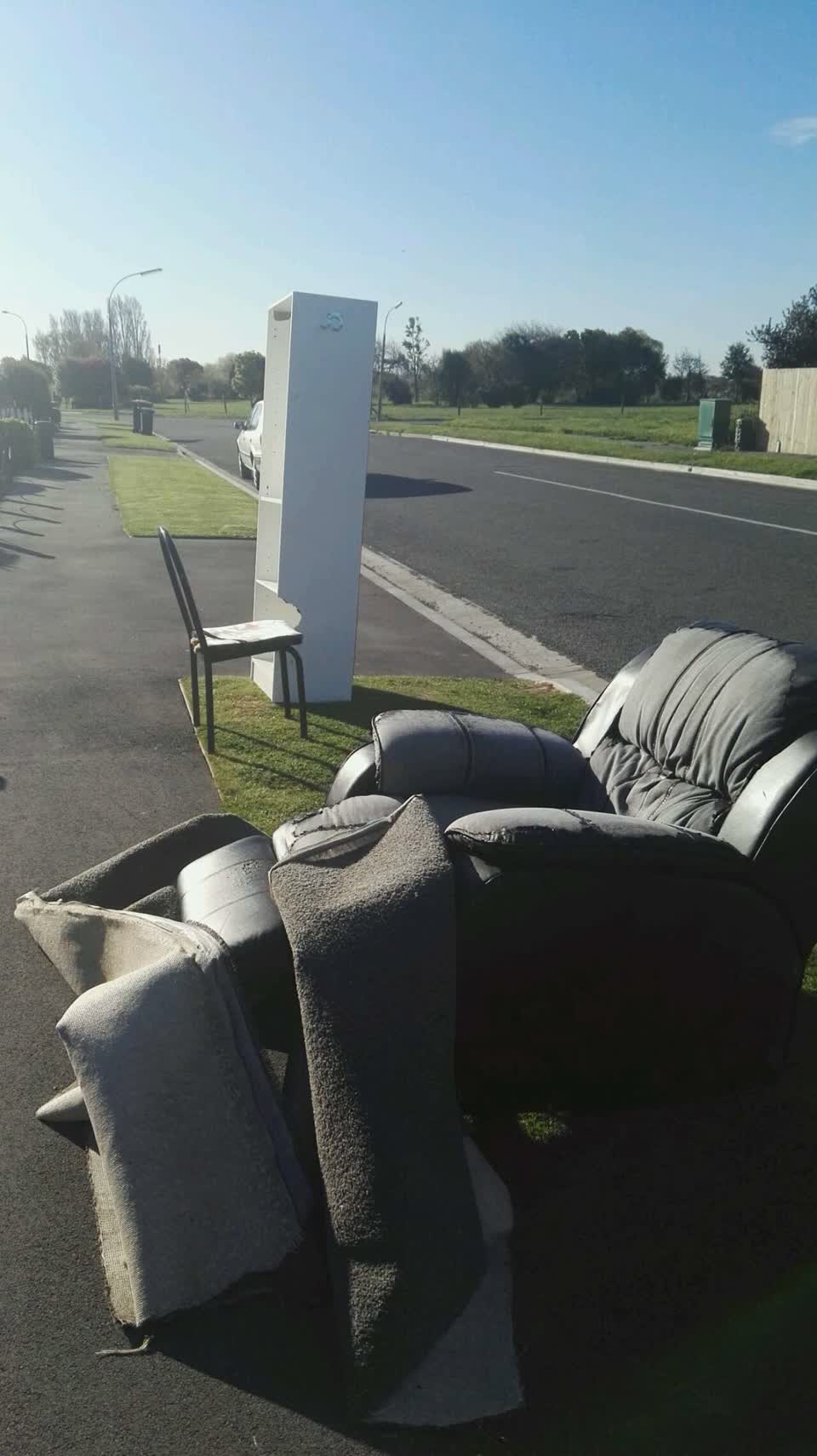The photograph attached to this rubbish/recycling report