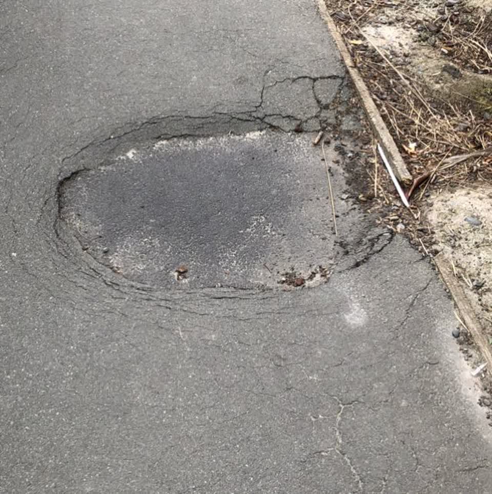 The photograph attached to this roading/streets report