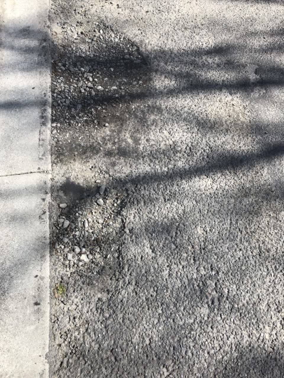 The photograph attached to this roading/streets report