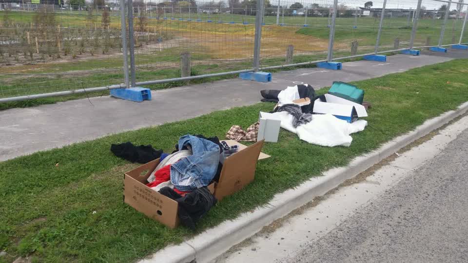 The photograph attached to this rubbish/recycling report