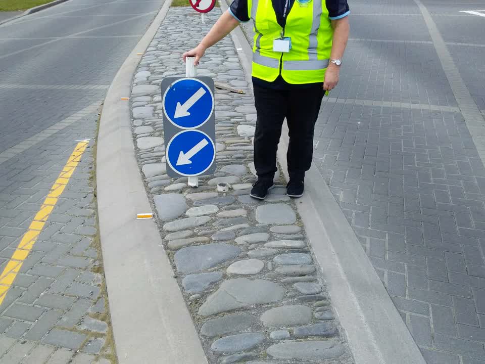 The photograph attached to this roading/streets report