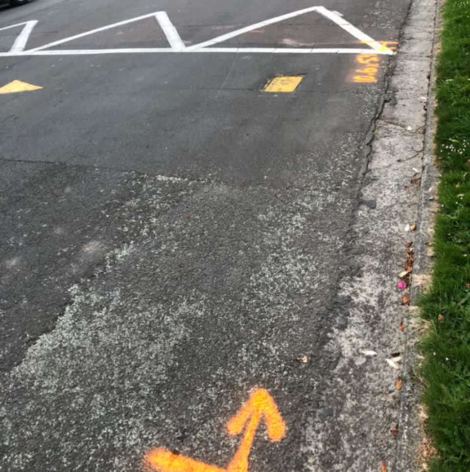 The photograph attached to this roading/streets report