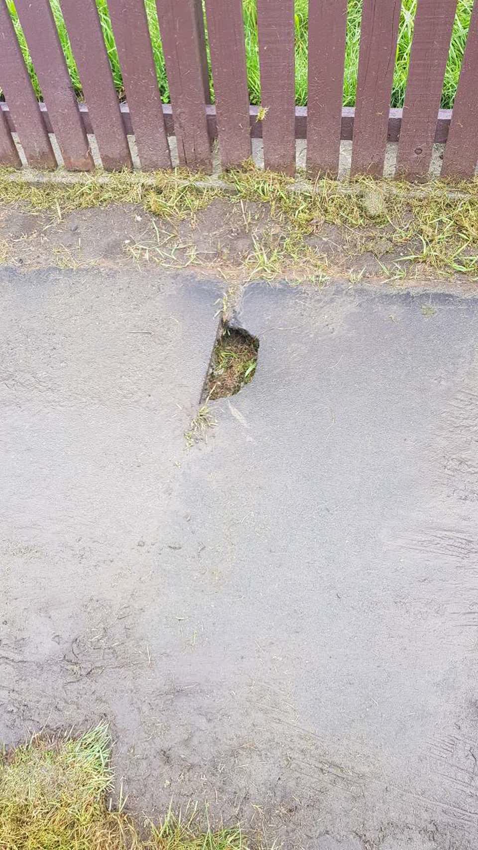 The photograph attached to this roading/streets report