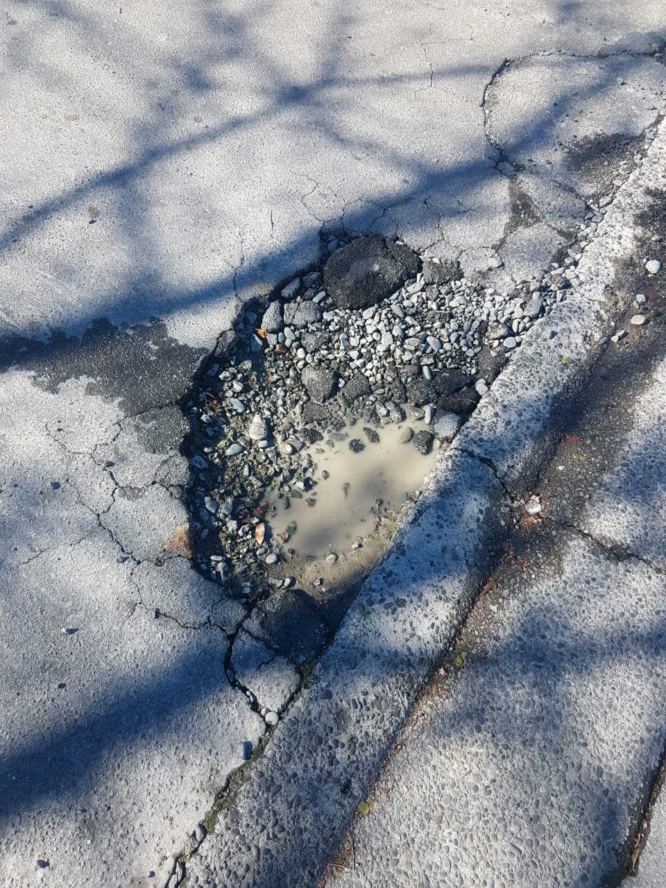 The photograph attached to this roading/streets report