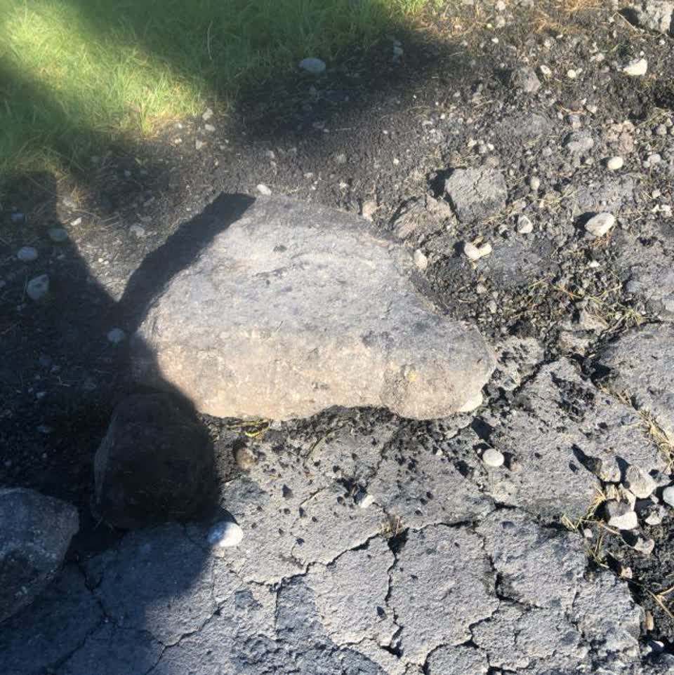 The photograph attached to this roading/streets report