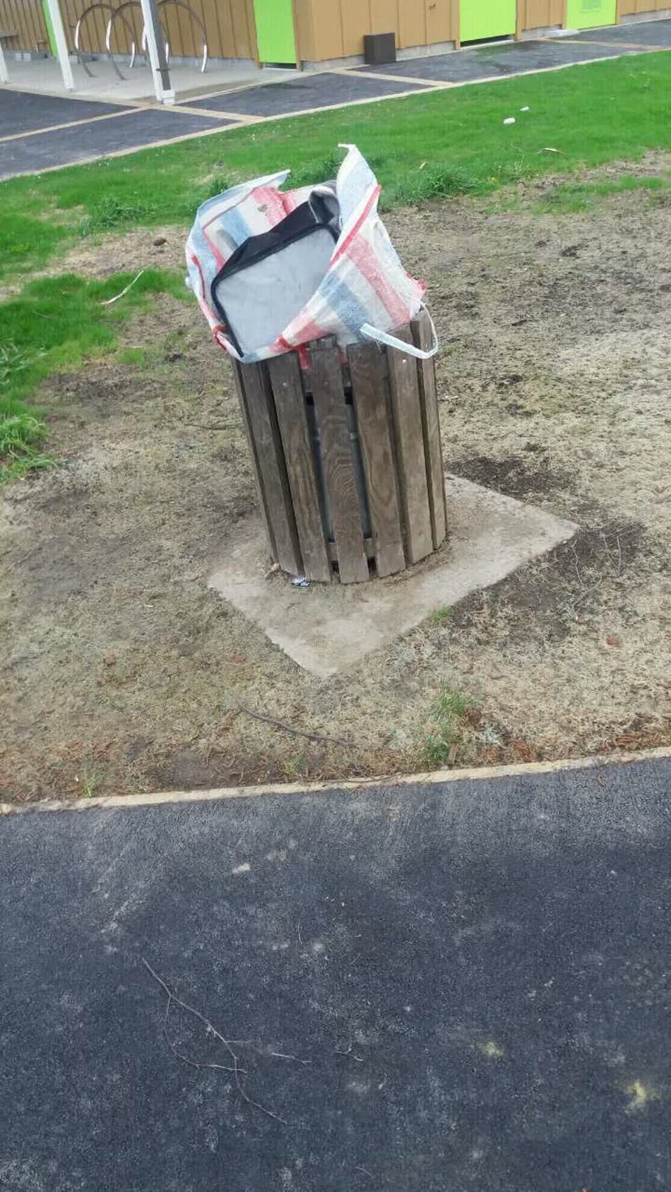 The photograph attached to this rubbish/recycling report