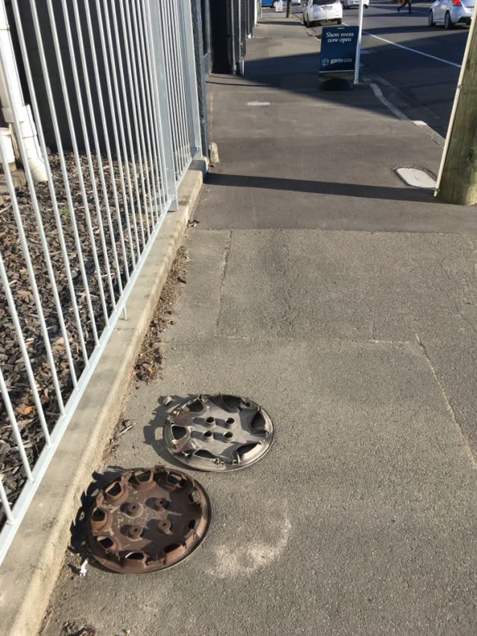 The photograph attached to this rubbish/recycling report