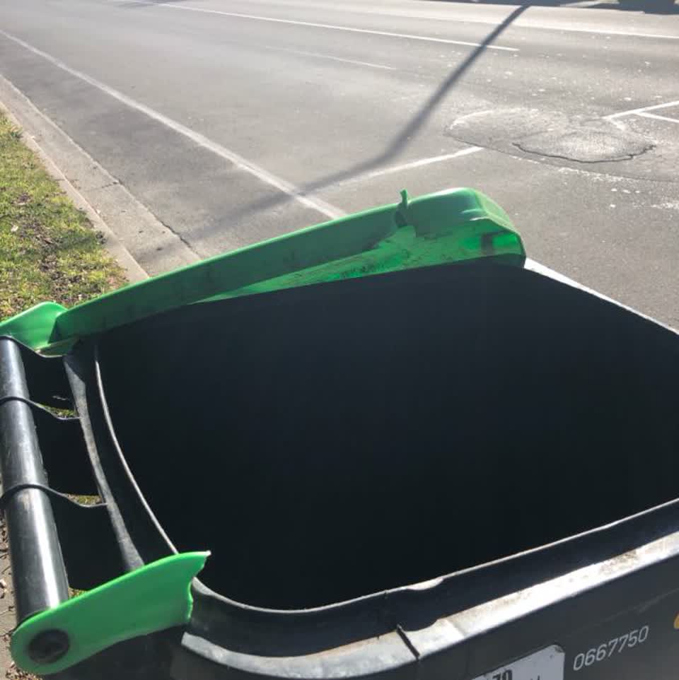 The photograph attached to this rubbish/recycling report