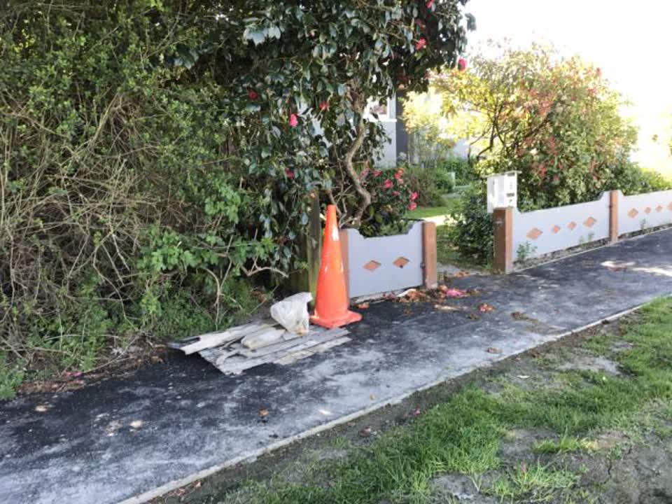 The photograph attached to this rubbish/recycling report