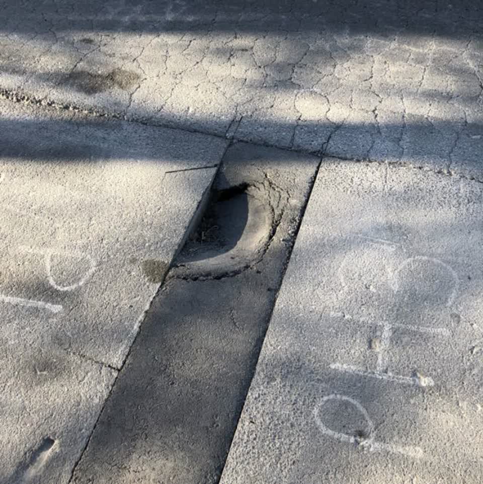 The photograph attached to this roading/streets report