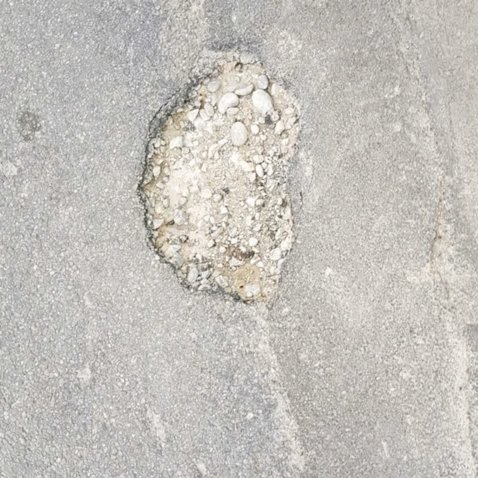 The photograph attached to this roading/streets report