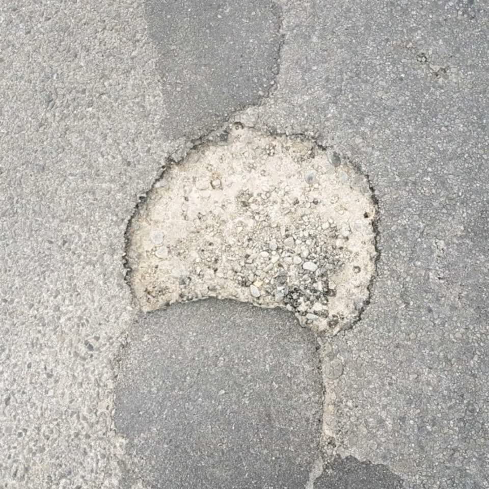 The photograph attached to this roading/streets report