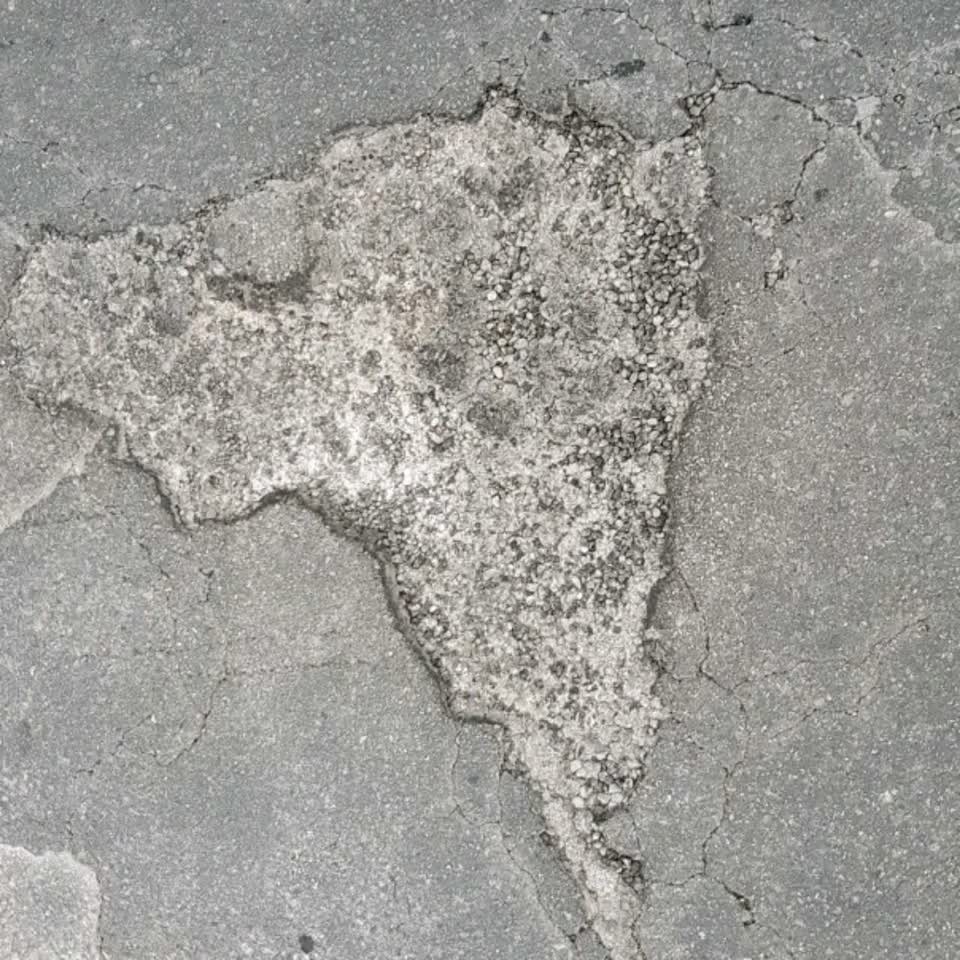 The photograph attached to this roading/streets report