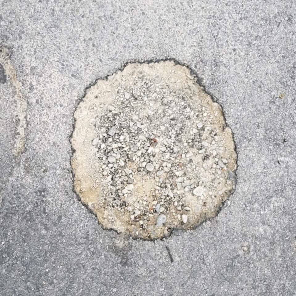 The photograph attached to this roading/streets report