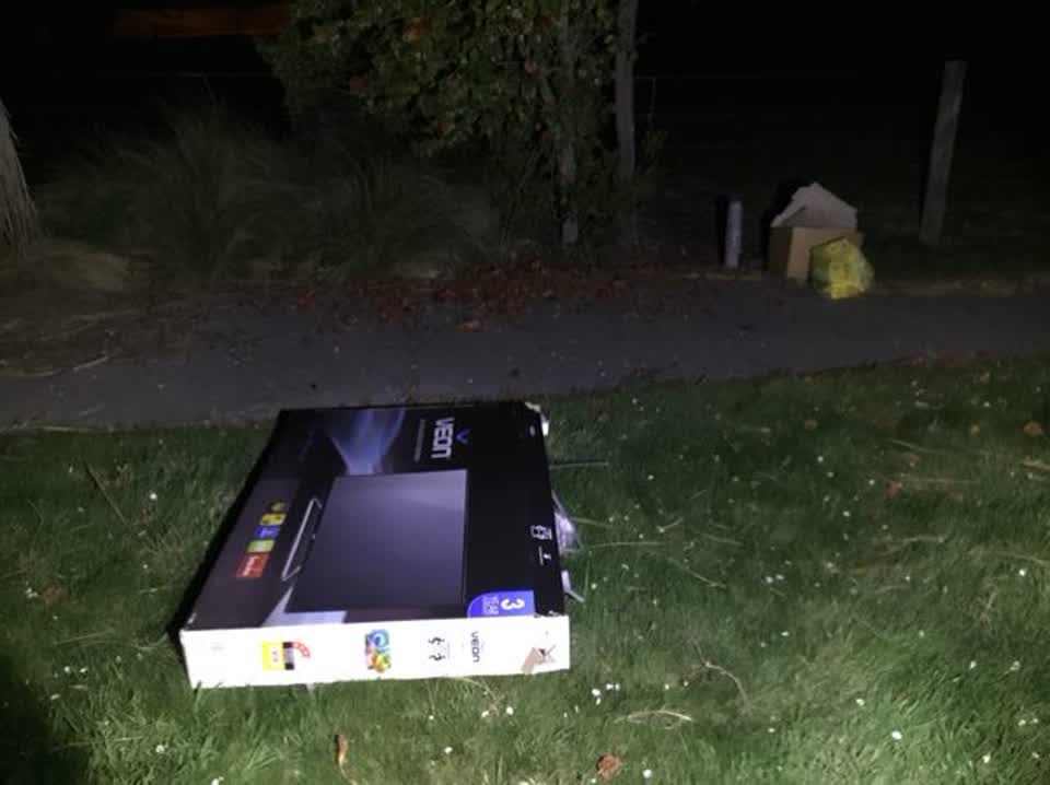 The photograph attached to this rubbish/recycling report
