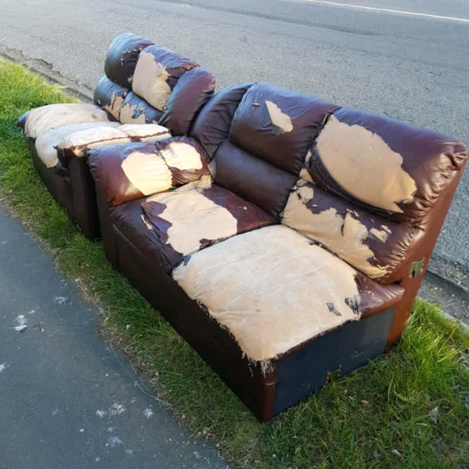 The photograph attached to this rubbish/recycling report